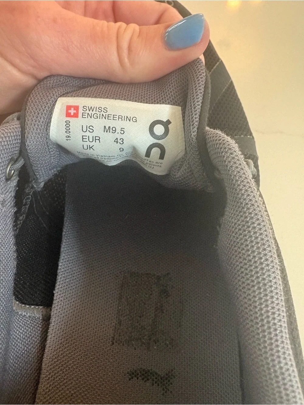 On Running Men's Athletic Shoes in Black and Gray